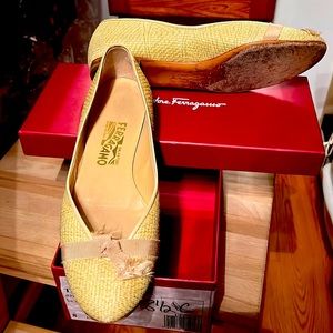 Salvatore Ferragamo leather insole/ sole woven straw flats 8.5 B
